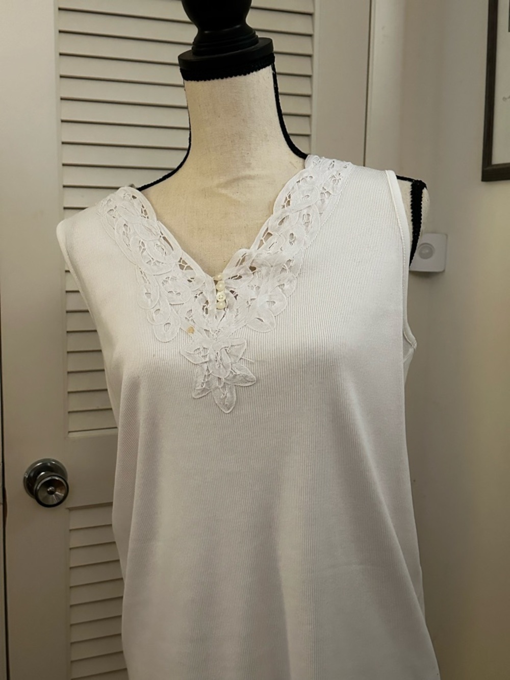 Set of two Ralph Lauren Women's Sleeveless V-Neck Tops - Black and White   1X - Picture 2 of 7